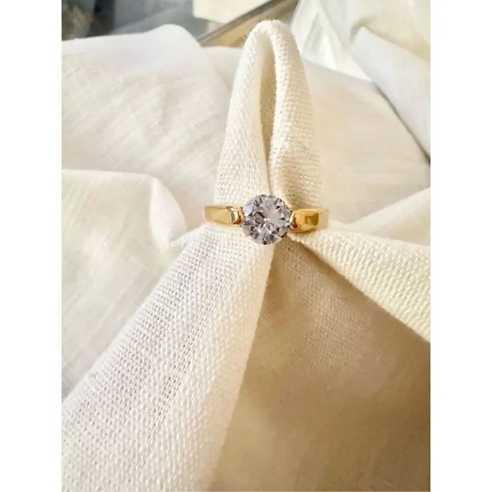 Super sparkly round cut cubic zirconia ring size 10